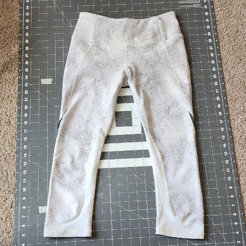 CALIA by Carrie Underwood Limited Edition Printed Capris